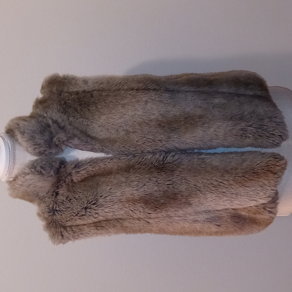 ELLE faux fur vest !